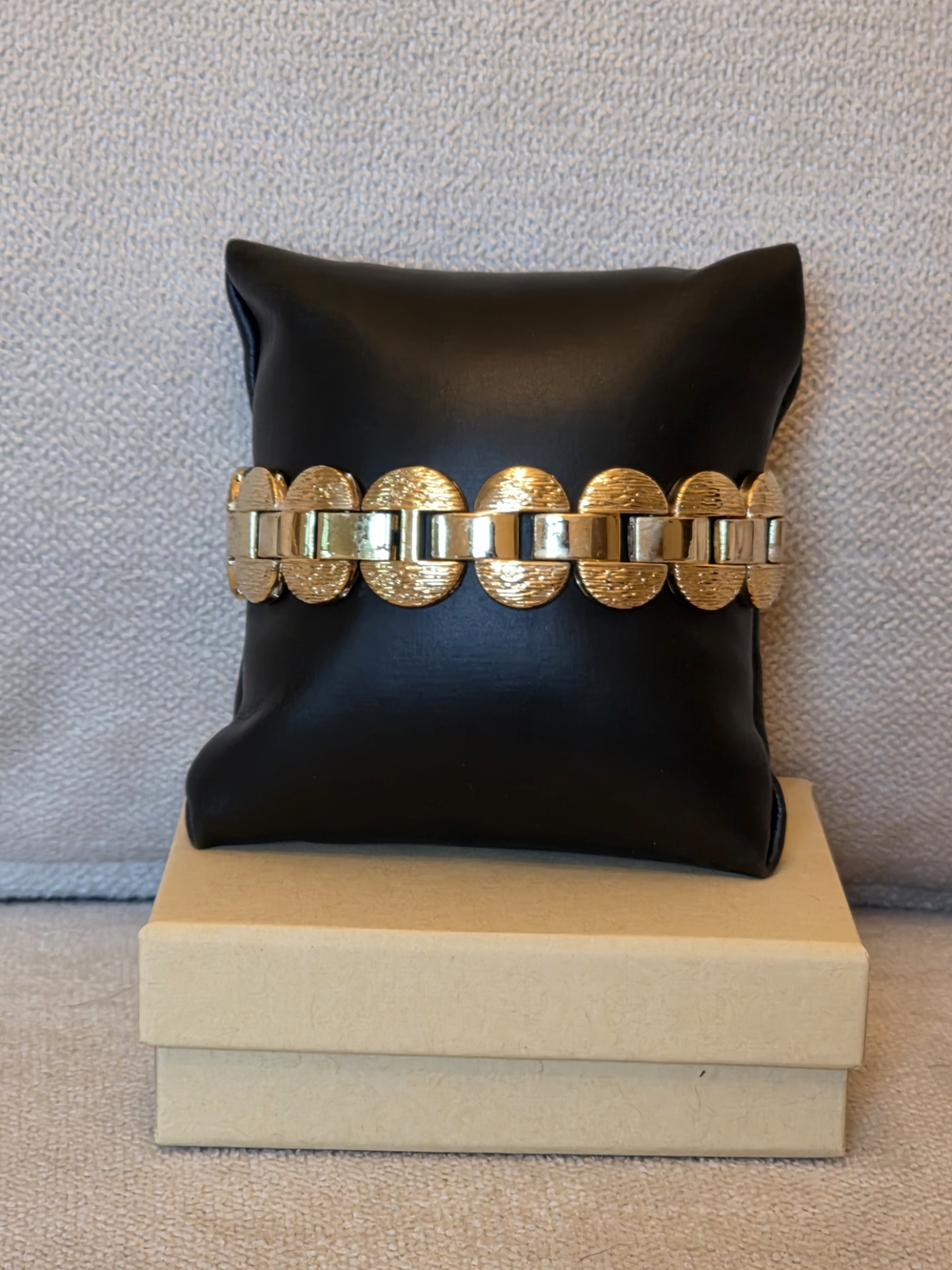 Gold Tone Textured Link Statement Bracelet Retro Vintage Style